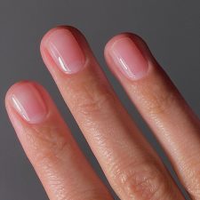 “Soap Nails” sind 2026 die perfekte Trend-Maniküre für Minimalist:innen – und wirken so natürlich